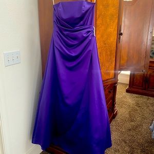 Beautiful strapless long dress great for mother of the bride, bridesmaids,prom